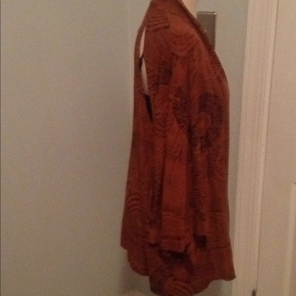 BOGO‼️Beautiful open tribal top & black lace cami. - Picture 3 of 5